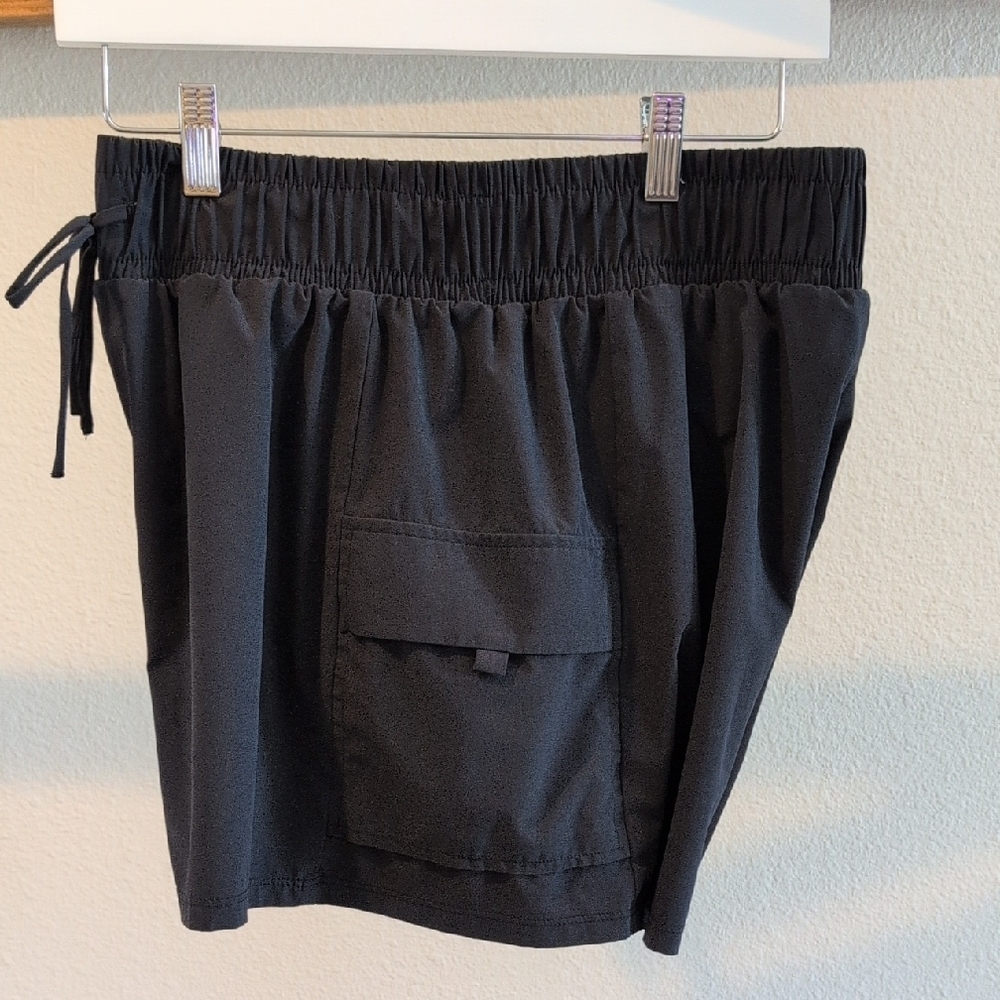 Black Cargo Shorts with Elastic Waistband and Relaxed Fit - Picture 5 of 6